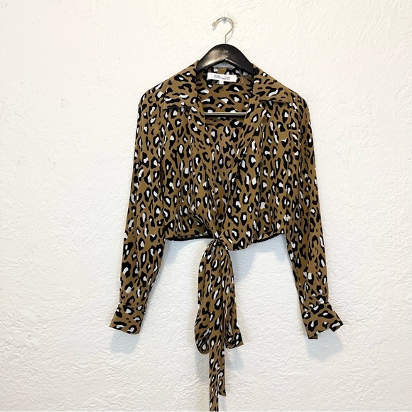 Diane Von Furstenberg Wrap Top Cropped 100% Silk 0 Leopard Animal Print - Picture 2 of 6